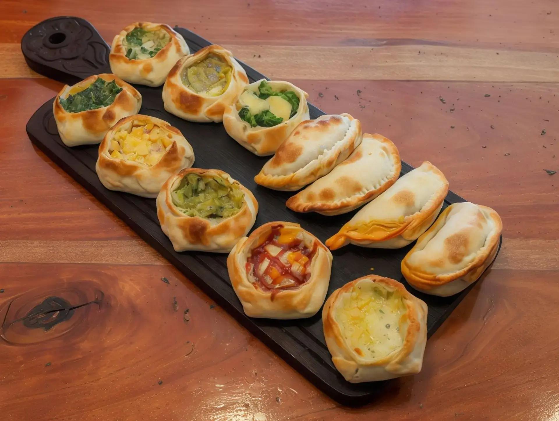 Empanadas Regionales y Tarteletas. Pizza Gigante